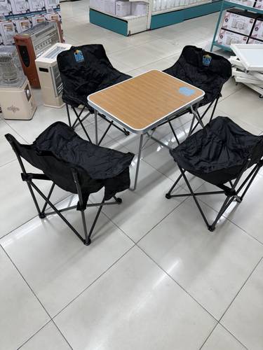 4 كراسي لون اسود + طاولة
