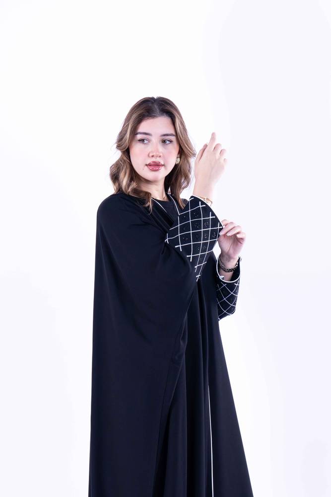 عباية نص بشت بقماش كريب ملكي فاخر