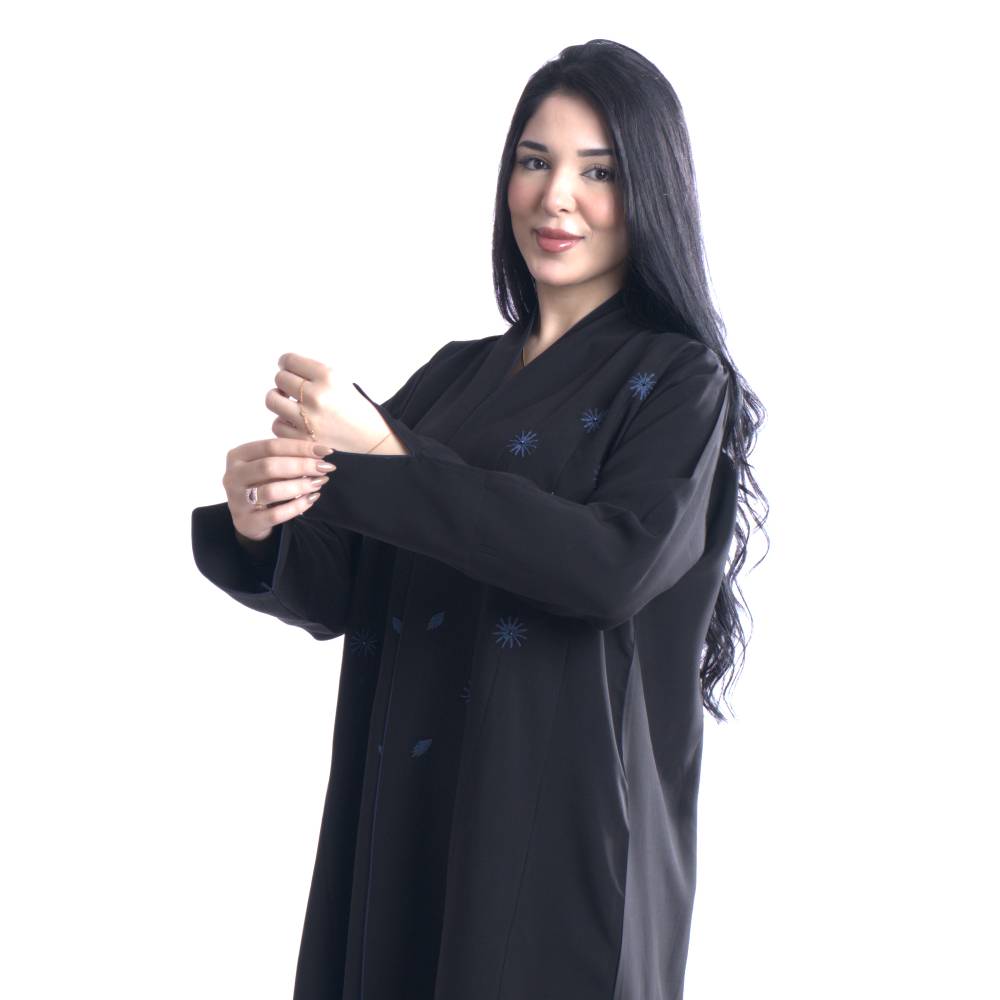 عباية كريب مغسول بتطريز يدوي وإطلالة عصرية