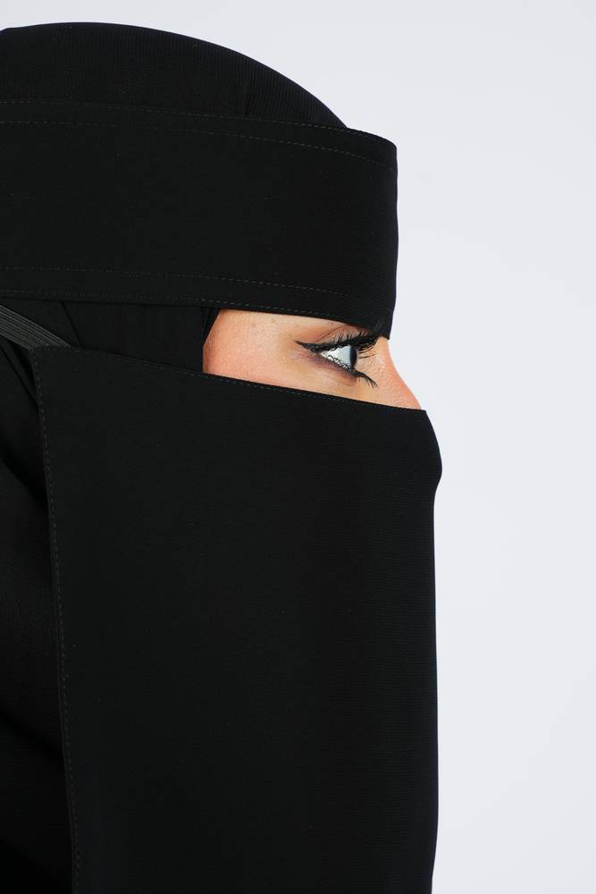 نقاب برايفت قصير مع خط مايل