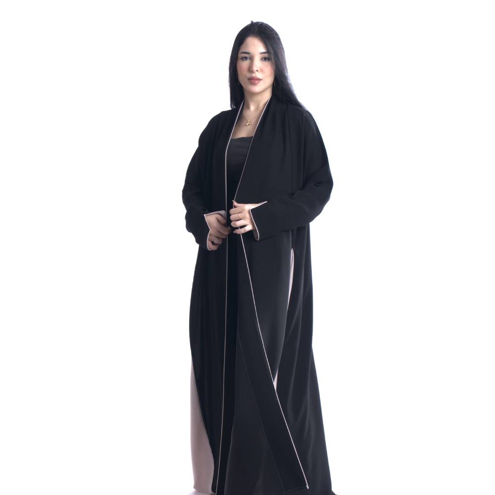 عباية كريب ملكي بتصميم نصف كلوش ولمسات ألوان أنيقة
