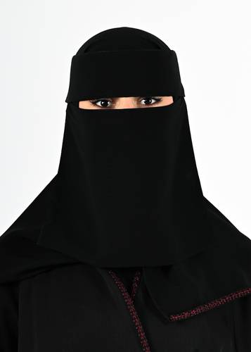 نقاب برايفت إسلامي وسط خط واحد مع مرد