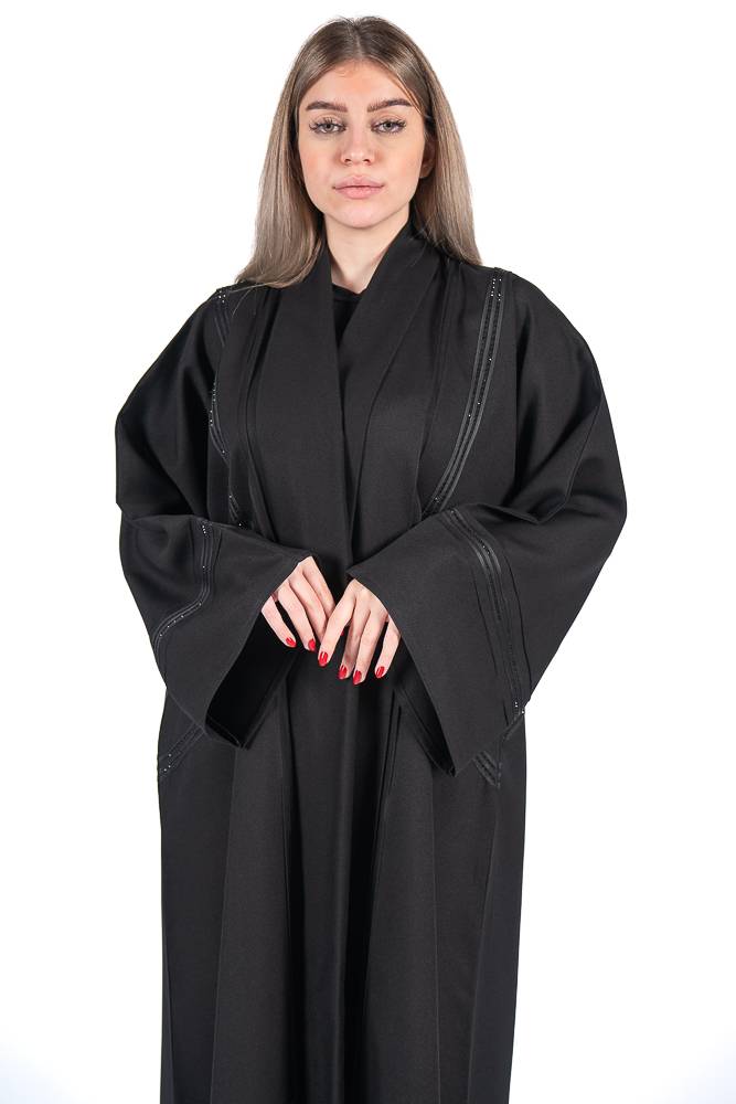 عباية سادة بقماش كريب برايفت الفاخر