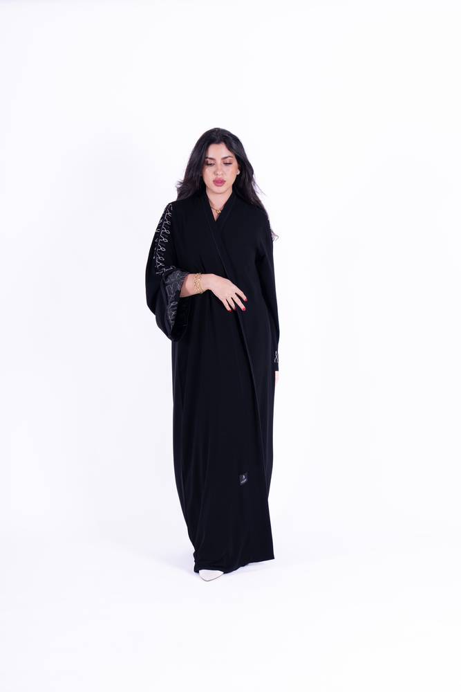 عباية عادية قماش كريب ملكي تطريز آري