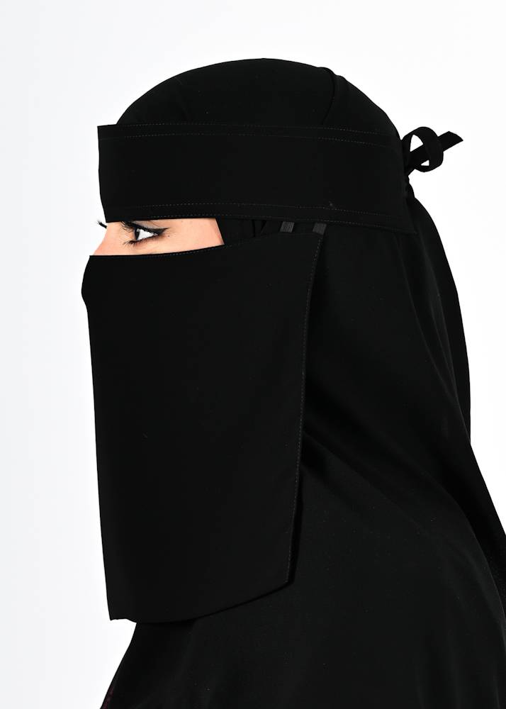 نقاب برايفت وسط مع خطين