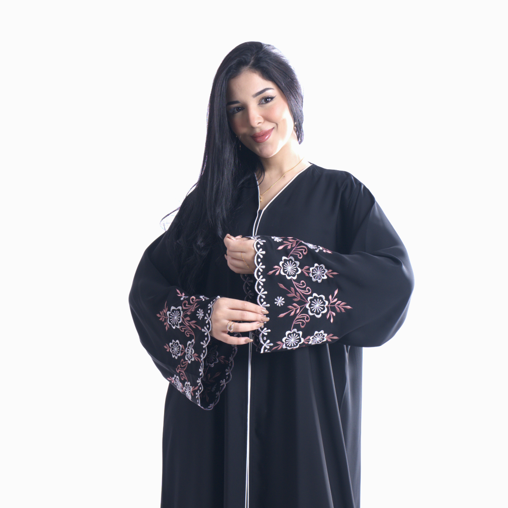 عباية بتطريز ماكينة من قماش نواعم