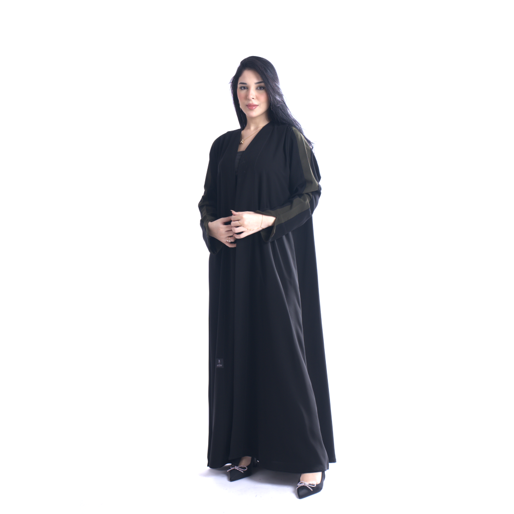عباية كريب ملكي مزينة بلون زيتي