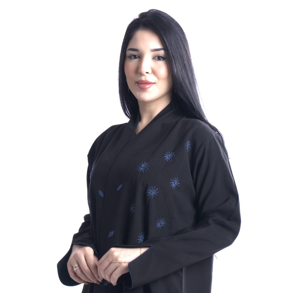 عباية كريب مغسول بتطريز يدوي وإطلالة عصرية