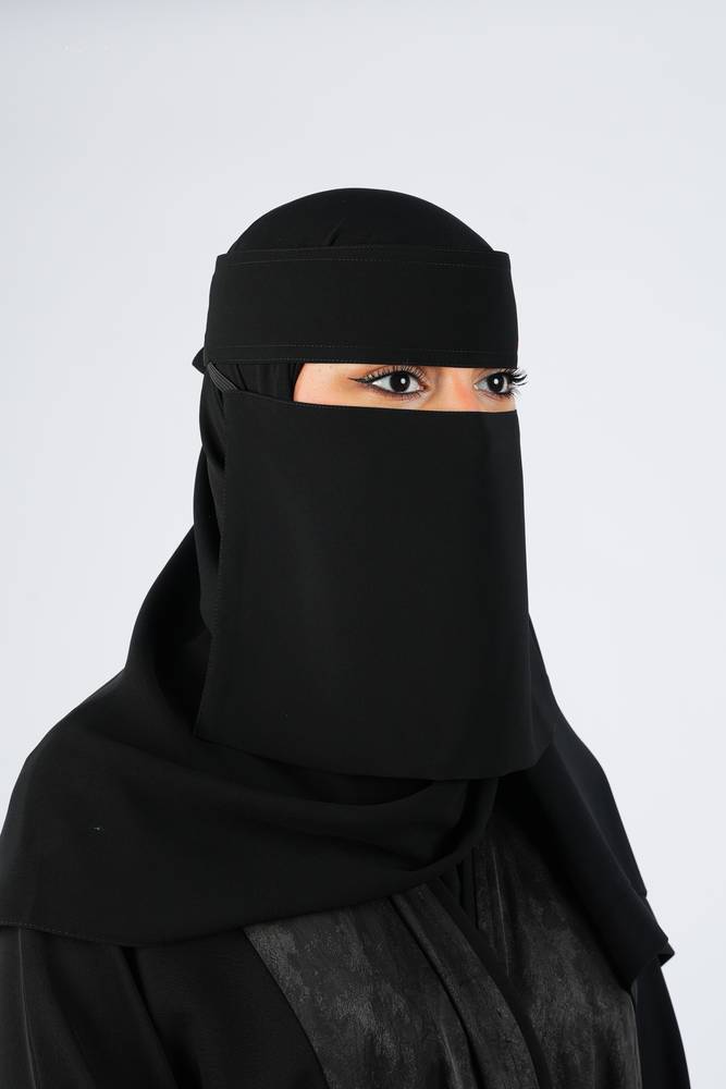 نقاب برايفت قصير مع خط مايل