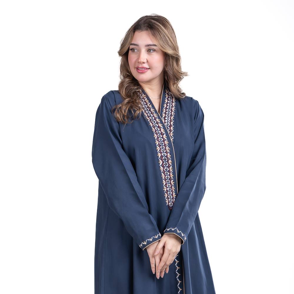 عباية سادة بقماش كريب مغسول
