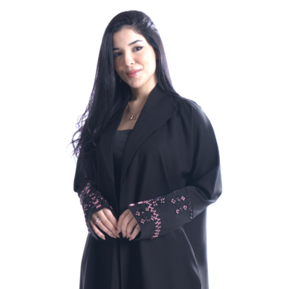 عباية كتان منمّت بتطريز يدوي وفصوص