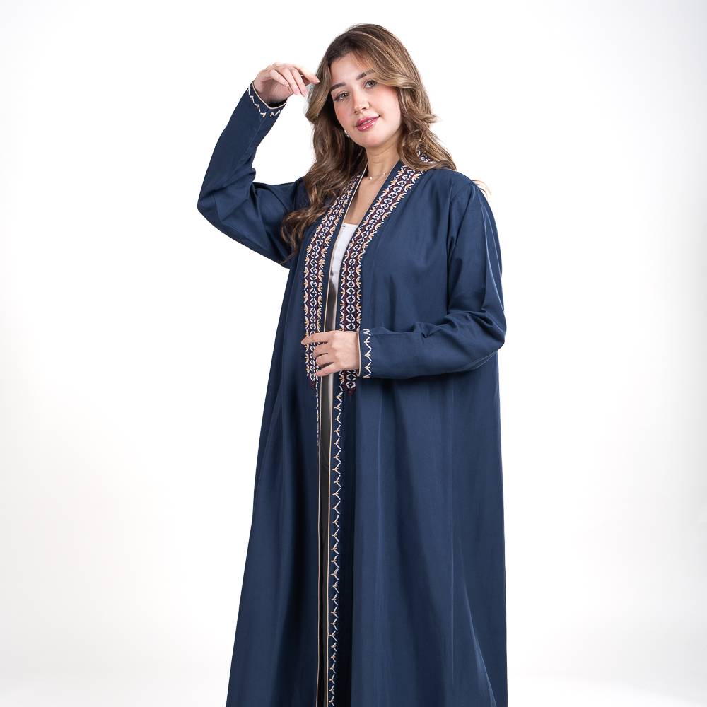 عباية سادة بقماش كريب مغسول