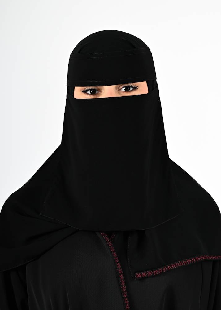 نقاب برايفت وسط خط مائل