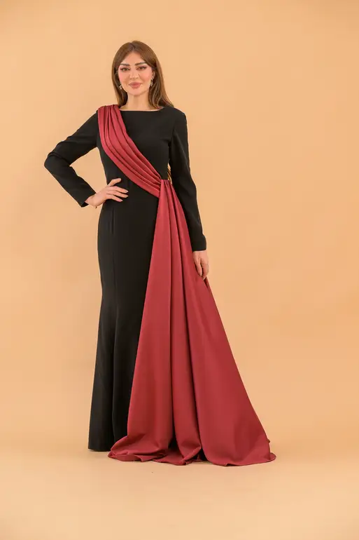 فستان أسود كريب فرنسي ووشاح ملكي خمري