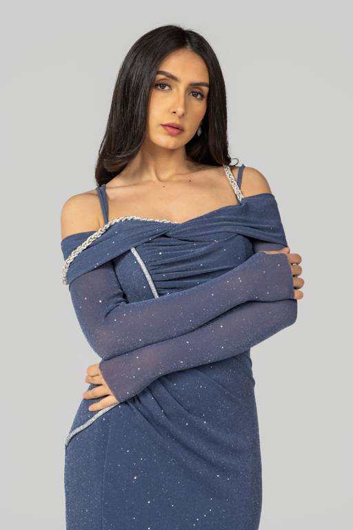 فستان بأكمام طويلة مزين 