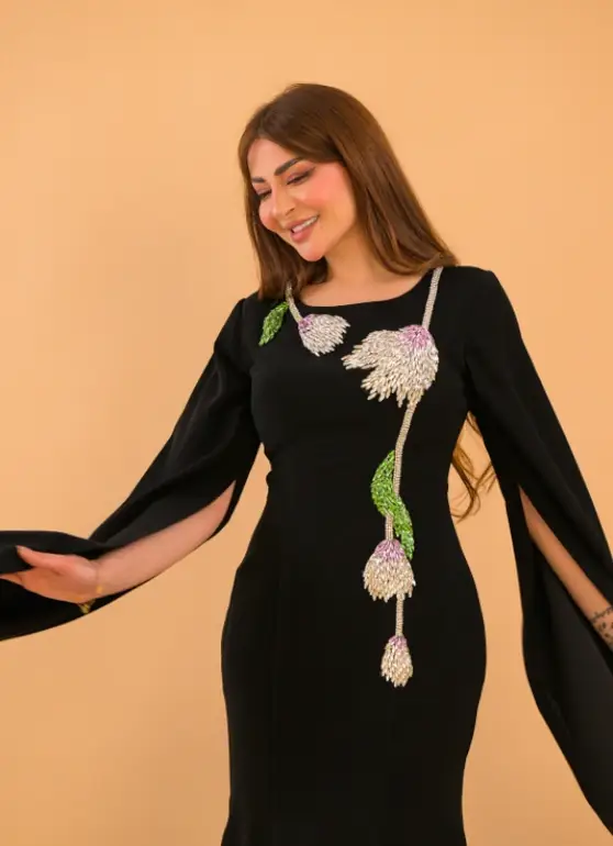 فستان أسود ملكي بكريب فرنسي وتطريز يدوي فاخر – تصميم سهرة راقي