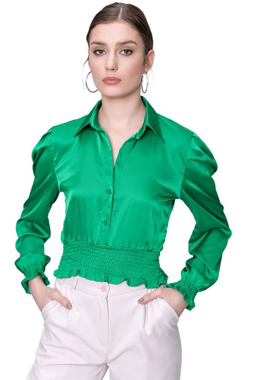بلوزة ستان أخضر زمردي بياقة قميص نسائية