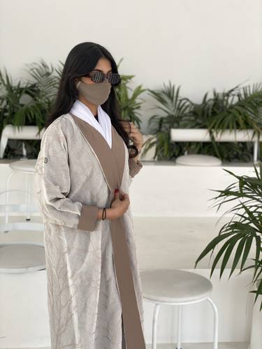 عبايه دبل فيس باللون البيج و الأبيض