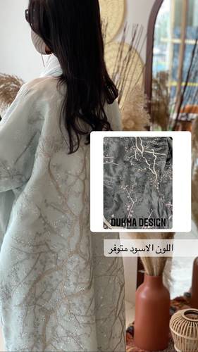 عبايه لينن باللون الأسود  بتطريز من الخلف