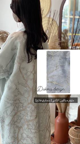 عبايه لينن باللون السماوي بتطريز من الخلف
