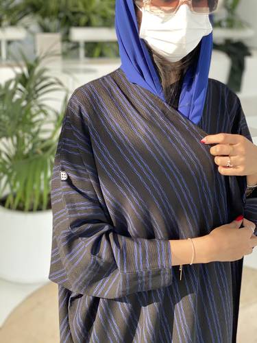 عبايه كريب بالاسود و الأزرق