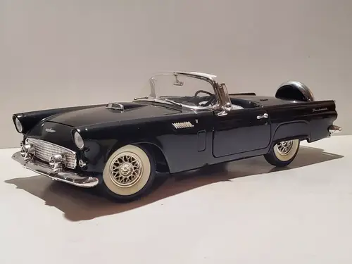 سيارة فورد ثندربيرد المكشوفة من ريفيل موديل 1956 