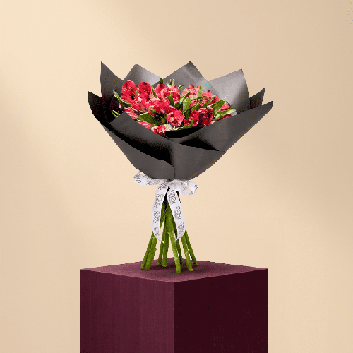 باقة من زهور الألستروميريا الوردية الانيقه 