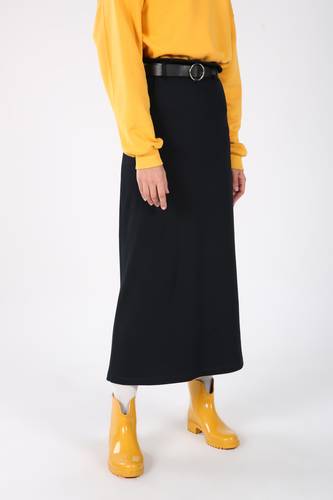 تنورة طويلة بحزام