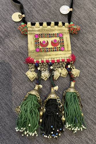 اكسسوار شعبي (ليس فضة)