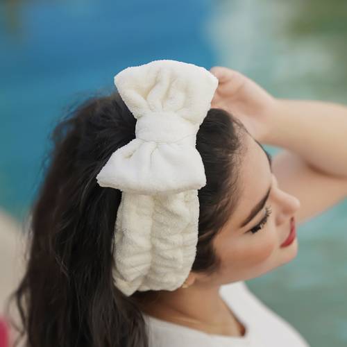 ربطة شعر أوف وايت