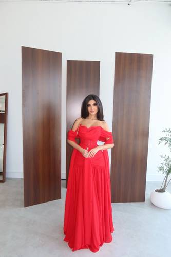 Scarlet elegance