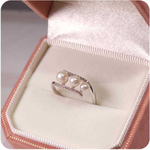 Silver Ring With Freshwater Pearls - 925K