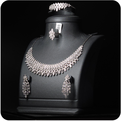 طقم ذهب أبيض - 18K