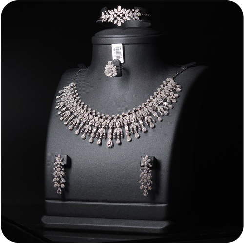 طقم ذهب أبيض - 18K