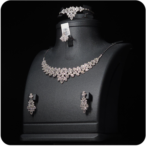 طقم ذهب أبيض - 18K