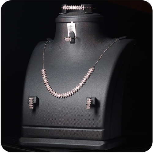 طقم ذهب أبيض - 18K