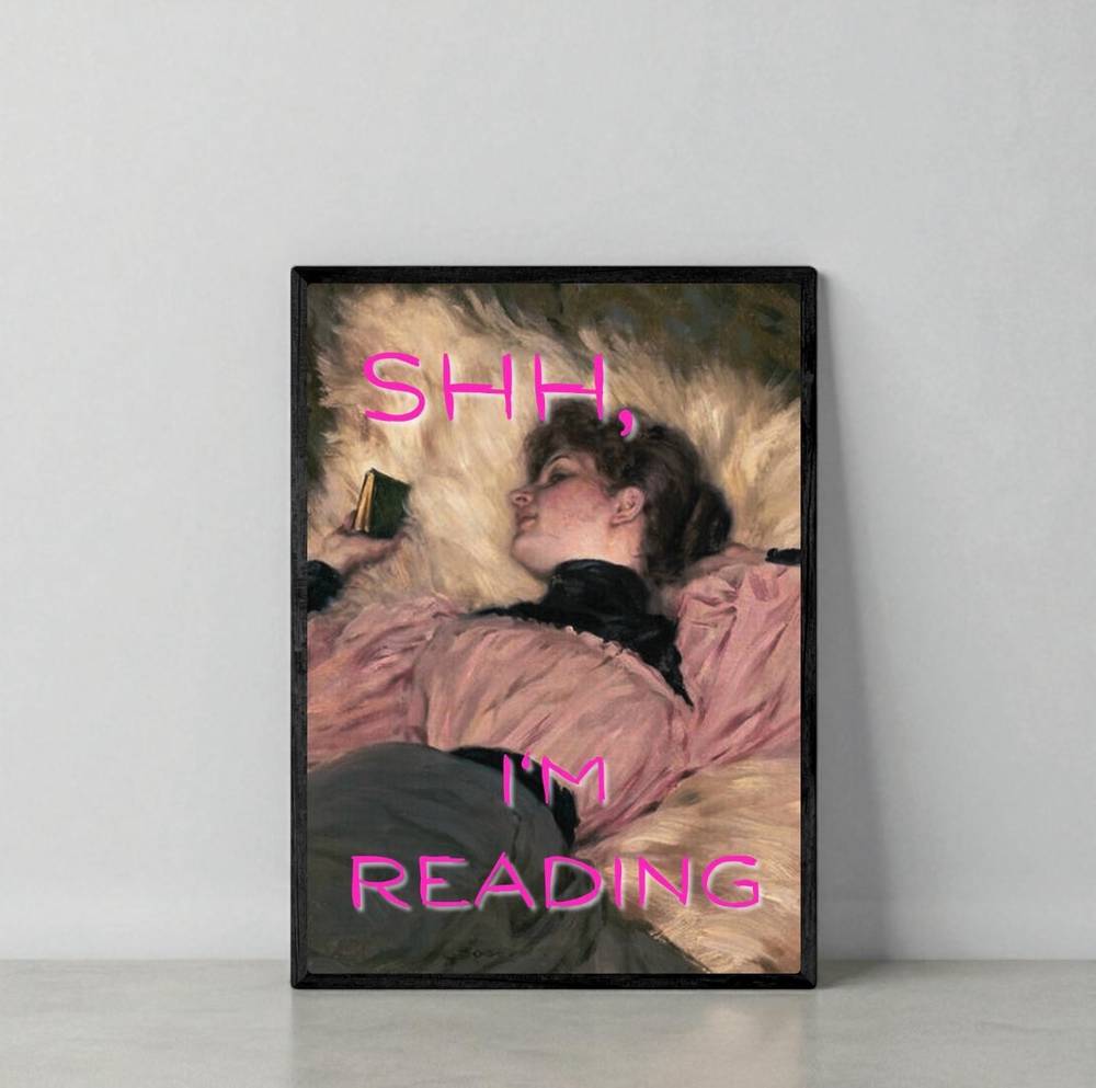 لوحة Shhh, I’m Reading - فن جداري أدبي