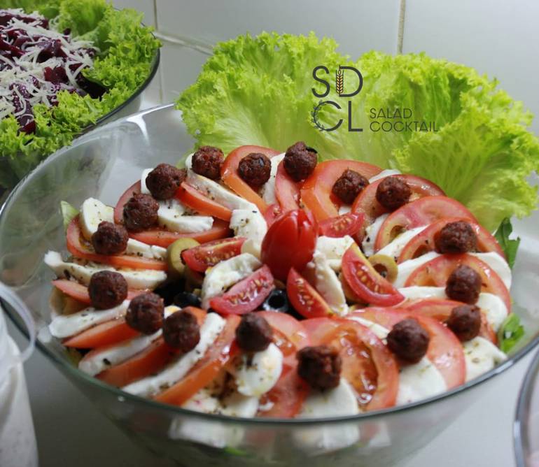سلطة كابريزي بالطماطم المجففه