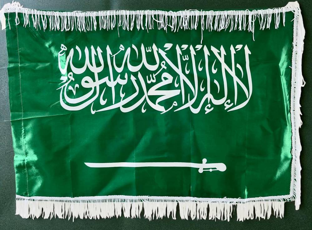 علم المملكة العربية السعودية ، 90x60 سم، فتحة لإدخال العمود، علم اليوم الوطني السعودي للاحتفالات والمناسبات .