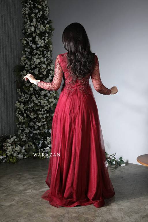 فستان سهرة بأكمام طويلة للمناسبات