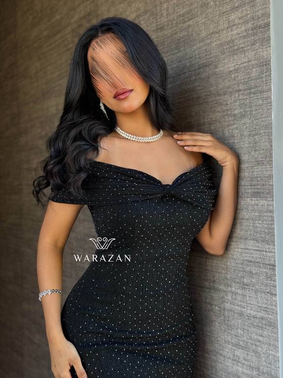فساتين سهرة أنيقة بقصة من الصدر وتطريز كريستال