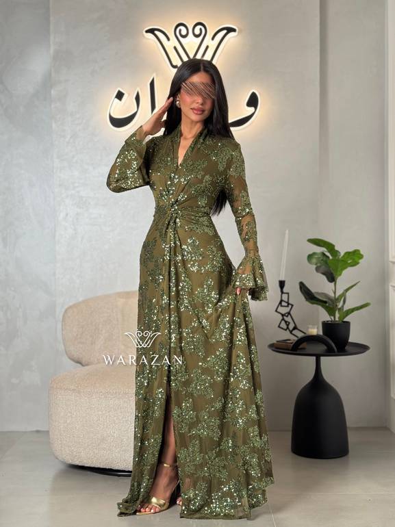 فستان سهرة فاخر مزين بالدانتيل الناعم