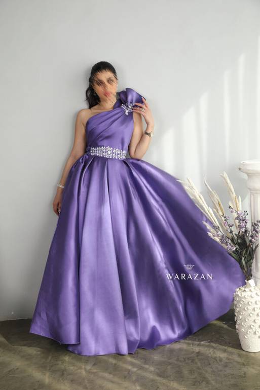 فستان سهرة ميكادو مع اكسسوار راقي للمناسبات
