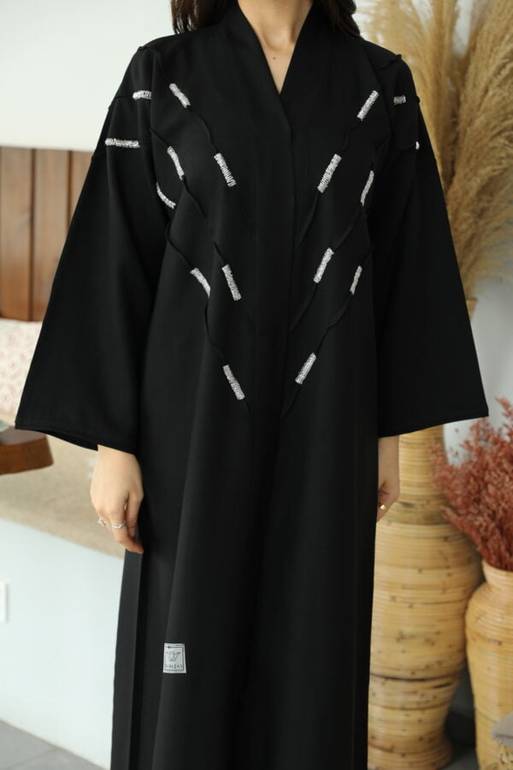عباية كريب بتطريز أنيق