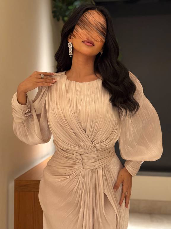 فستان سهرة ناعم بأكمام طويلة