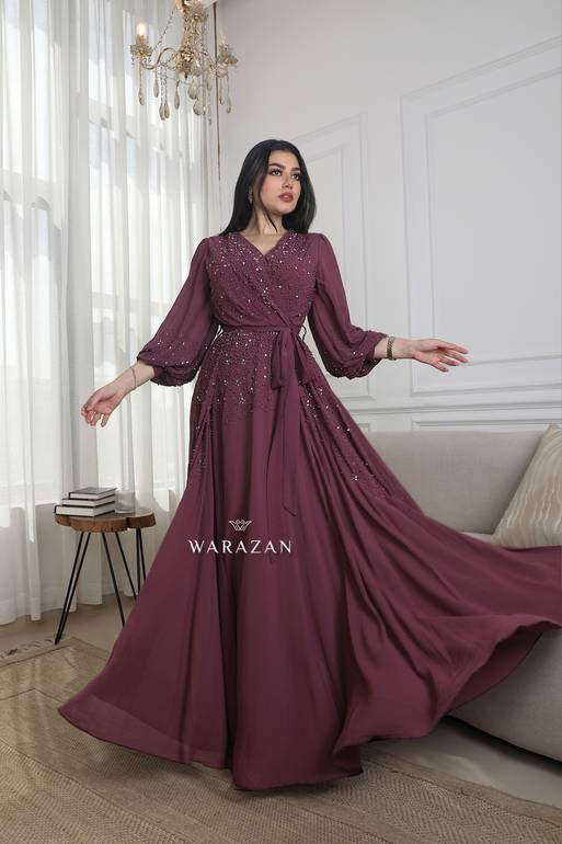 فستان سهرة ساتر بتطريز راقي