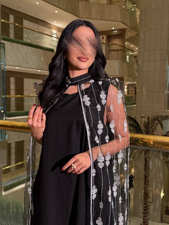 جلابيه بطبقتين وبتفاصيل مميزة