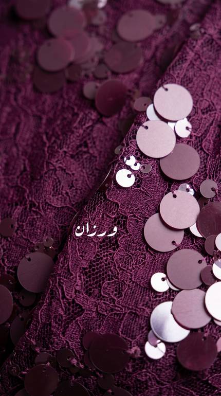 فستان دانتيل مع ترتر