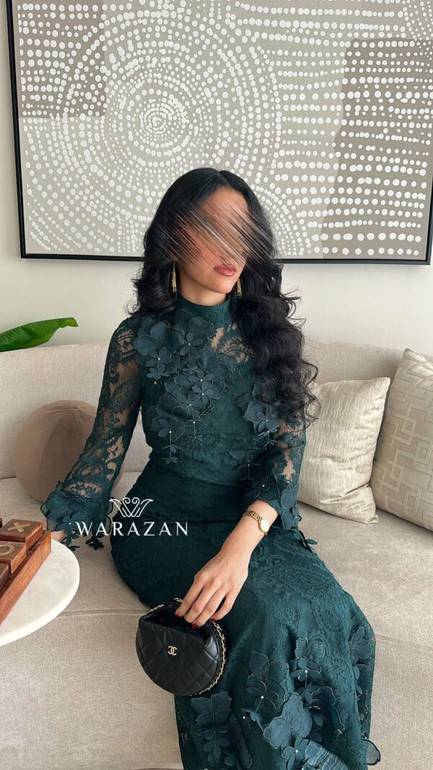 فستان سهرة قصير دانتيل براندي مميز ورق الشجر