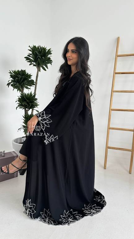 عباية بتطريز شك انيق 
